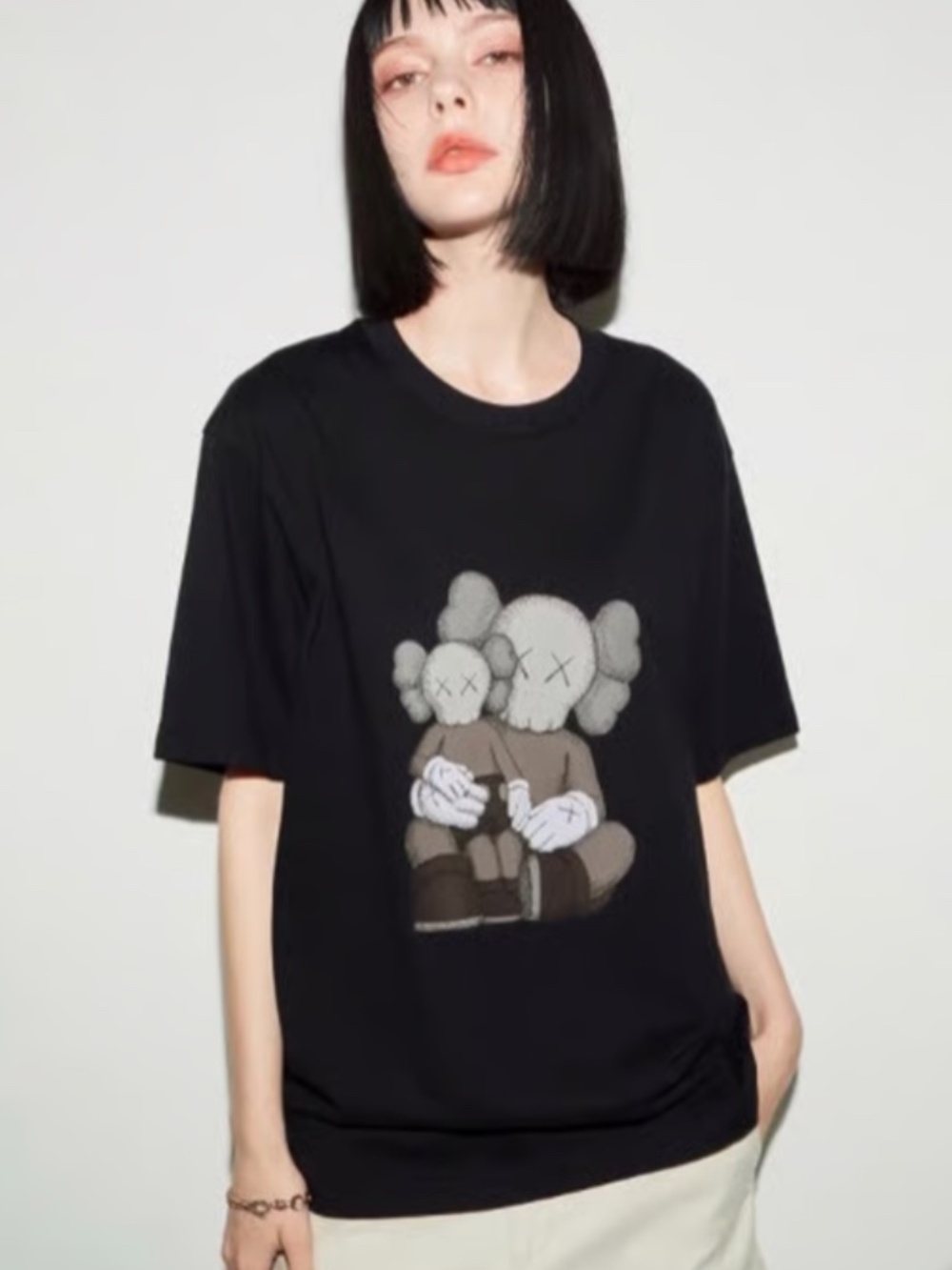 KAWS X Uniqlo UT Black Short Sleeve T-Shirt Companion Father Son Unisex XL - Picture 4 of 8